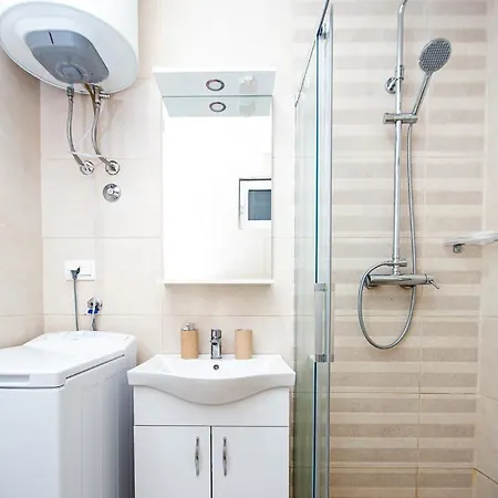 Apartman Newly Refurnished With Large Garden