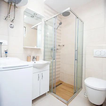 Newly Refurnished With Large Garden Apartman Budva