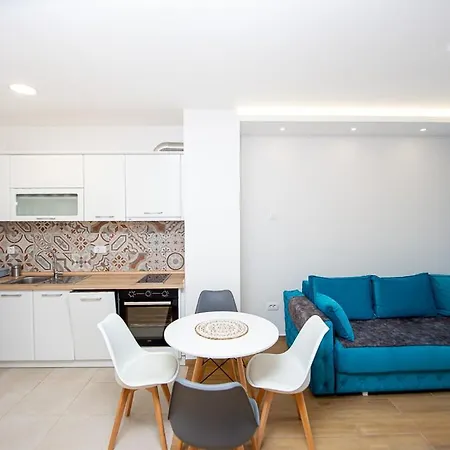 Apartment Newly Refurnished With Large Garden *