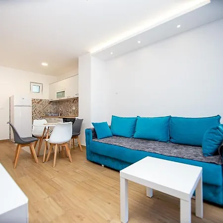 Newly Refurnished With Large Garden Apartment Budva
