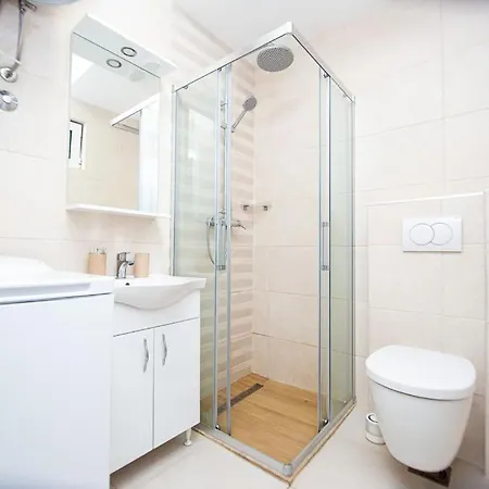 Newly Refurnished With Large Garden *