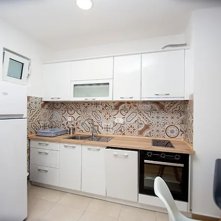 Apartment Newly Refurnished With Large Garden *