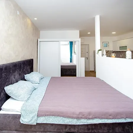 Apartment Newly Refurnished With Large Garden Budva