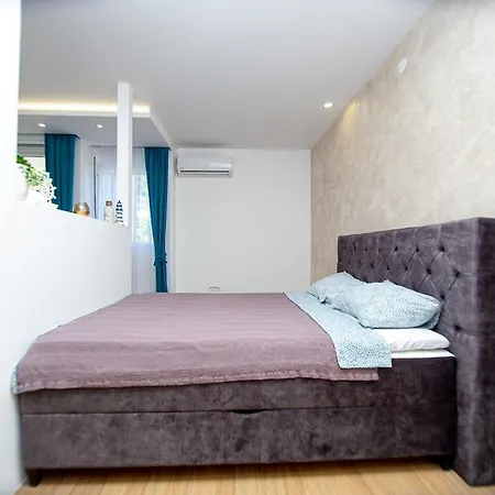 Newly Refurnished With Large Garden *